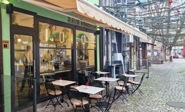 32. ЗЕЛЕНА БИБЛИОТЕКА, LOUNGE & BAR, квартал КАПАНА, гр. Пловдив